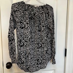 Gap black and white floral maternity blouse.
